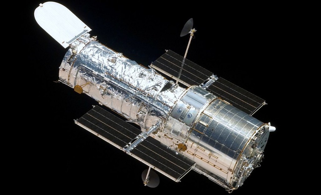 <b>The Hubble Space Telescope (HST)</b> - With MLI blankets (Image from Wikipedia.)